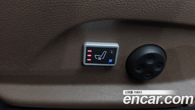 Mercedes-Benz E-Class 2020 — photo 17