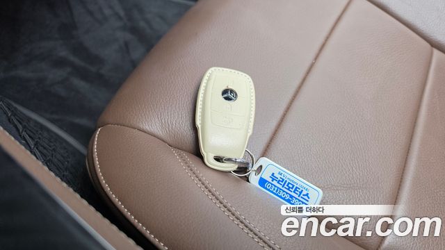 Mercedes-Benz E-Class 2020 — photo 19