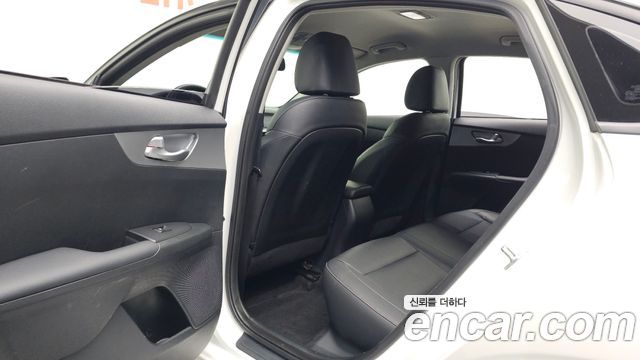Kia K3 2023 — photo 11