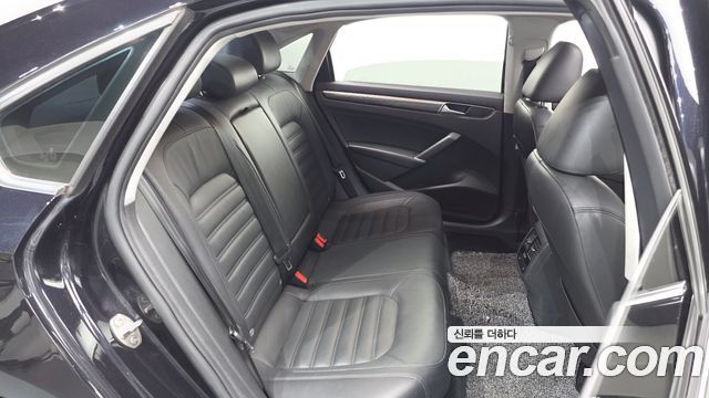 Volkswagen Passat 2018 — photo 11
