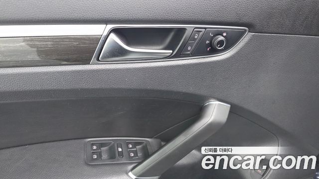 Volkswagen Passat 2018 — photo 17