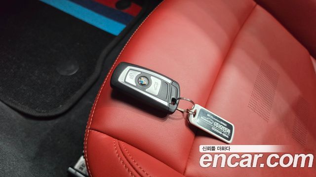 BMW M4 2018 — photo 21