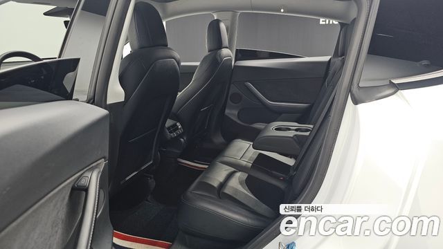 Tesla Model Y 2021 — photo 17