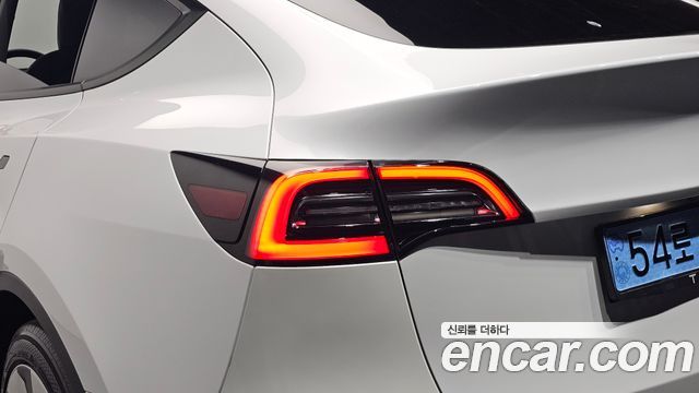 Tesla Model Y 2021 — photo 9