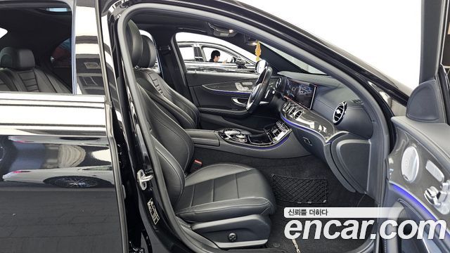Mercedes-Benz E-Class 2019 — photo 11