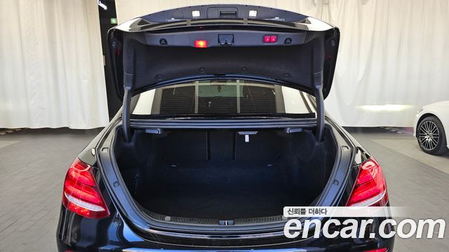 Mercedes-Benz E-Class 2019 — photo 20