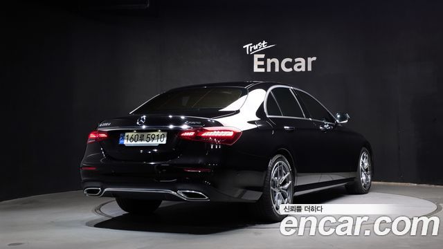 Mercedes-Benz E-Class 2022 — photo 2