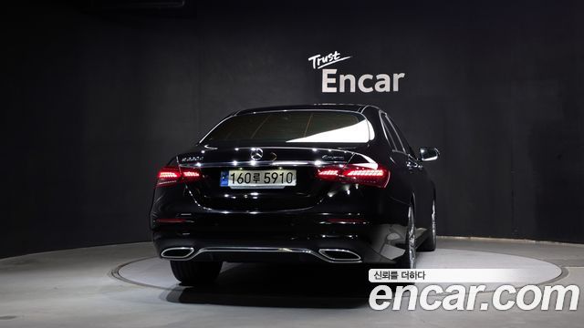 Mercedes-Benz E-Class 2022 — photo 4