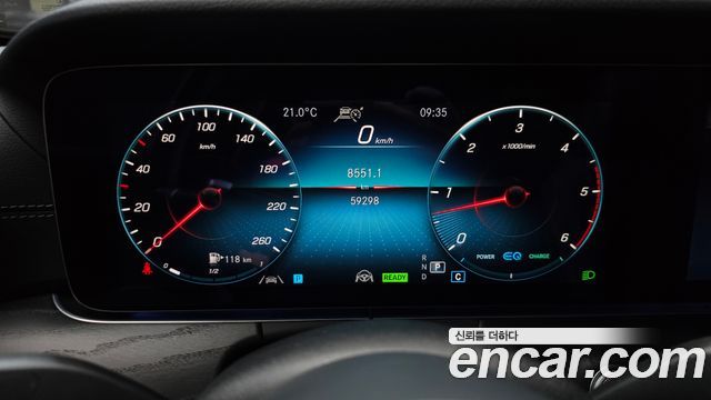 Mercedes-Benz E-Class 2022 — photo 11