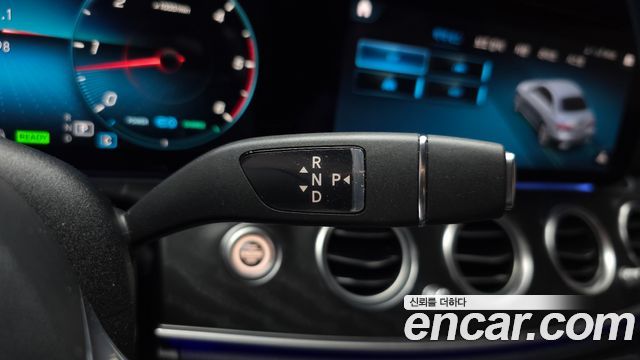 Mercedes-Benz E-Class 2022 — photo 12