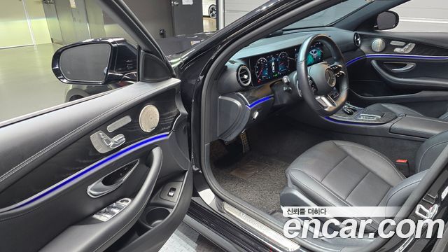 Mercedes-Benz E-Class 2022 — photo 13