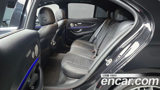 Mercedes-Benz E-Class 2022 — photo 18
