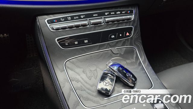 Mercedes-Benz E-Class 2022 — photo 24