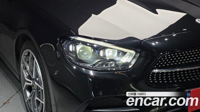Mercedes-Benz E-Class 2022 — photo 8