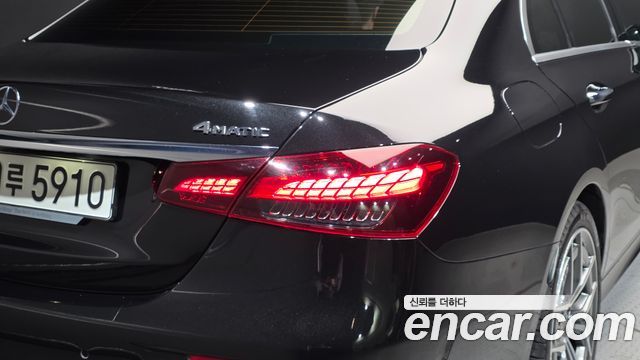 Mercedes-Benz E-Class 2022 — photo 9