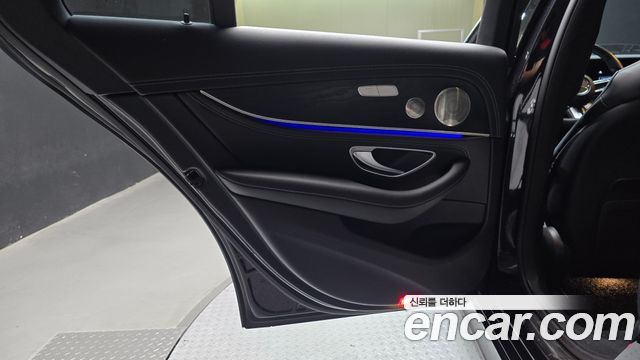 Mercedes-Benz E-Class 2022 — photo 15
