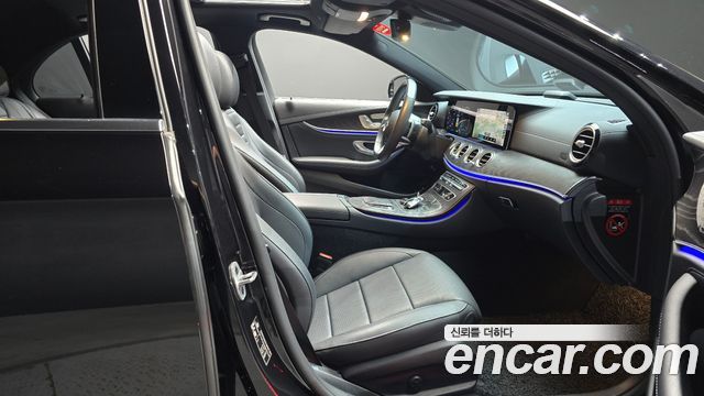 Mercedes-Benz E-Class 2022 — photo 16