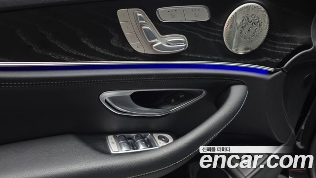 Mercedes-Benz E-Class 2022 — photo 28