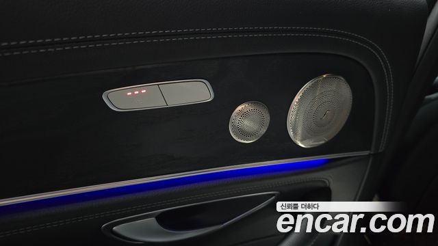Mercedes-Benz E-Class 2022 — photo 29