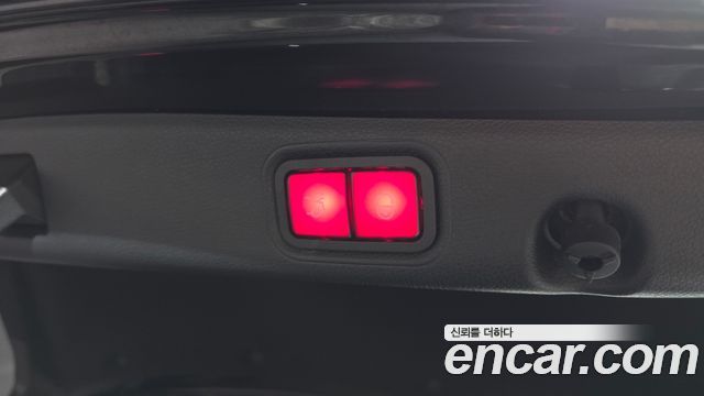Mercedes-Benz E-Class 2022 — photo 32
