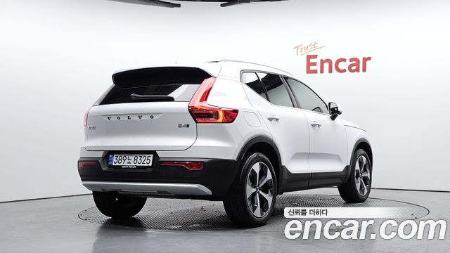 Volvo XC40 2025 — photo 2