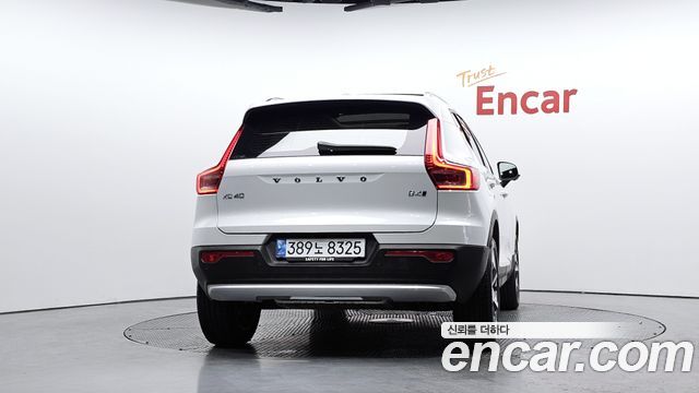 Volvo XC40 2025 — photo 4