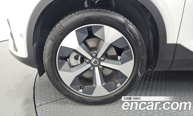 Volvo XC40 2025 — photo 5