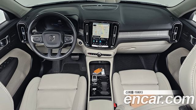 Volvo XC40 2025 — photo 10