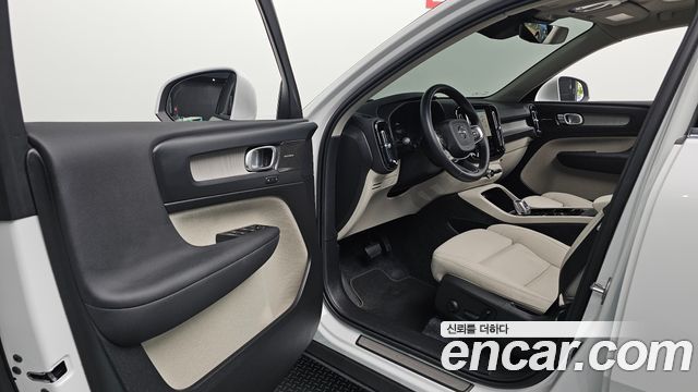 Volvo XC40 2025 — photo 13