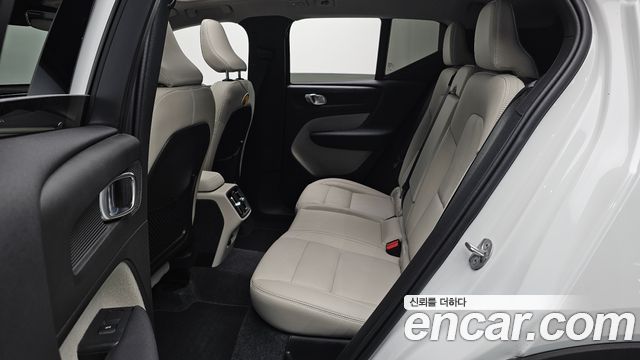 Volvo XC40 2025 — photo 18
