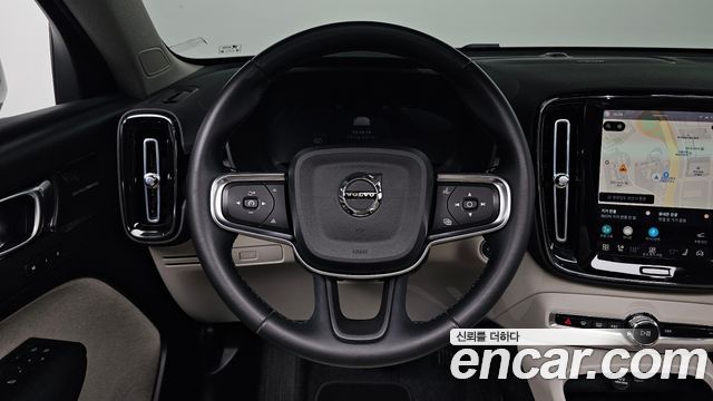 Volvo XC40 2025 — photo 19