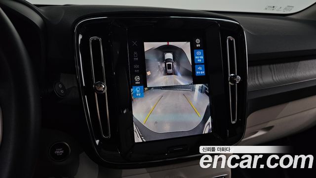 Volvo XC40 2025 — photo 21