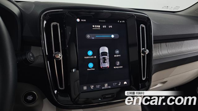 Volvo XC40 2025 — photo 22