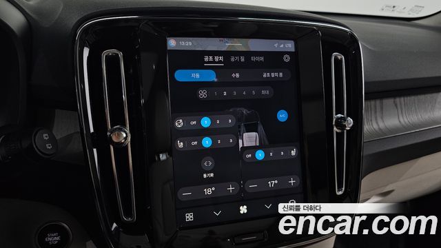 Volvo XC40 2025 — photo 23