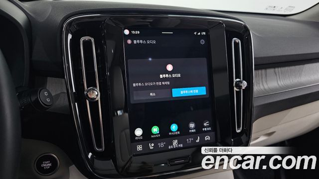 Volvo XC40 2025 — photo 24
