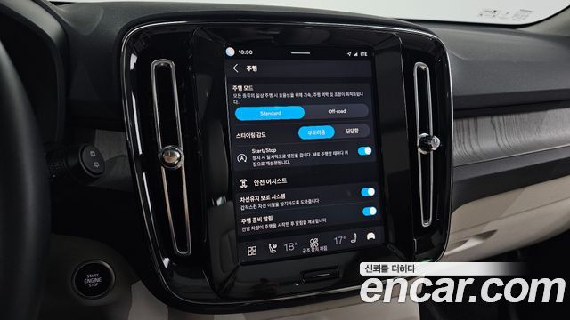 Volvo XC40 2025 — photo 25