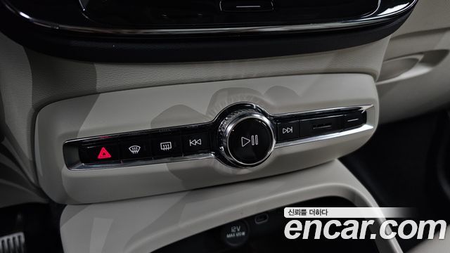 Volvo XC40 2025 — photo 26