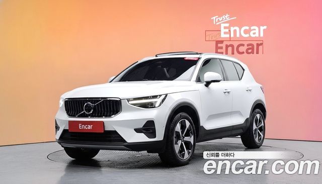 Volvo XC40 2025 — photo 1