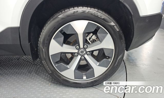 Volvo XC40 2025 — photo 7