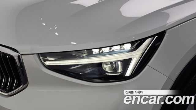 Volvo XC40 2025 — photo 8