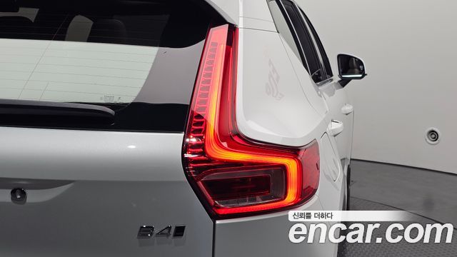 Volvo XC40 2025 — photo 9