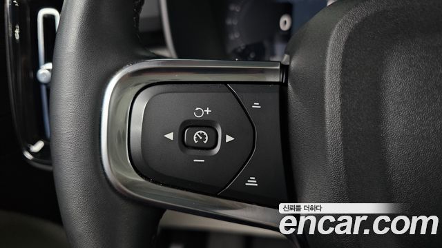 Volvo XC40 2025 — photo 29