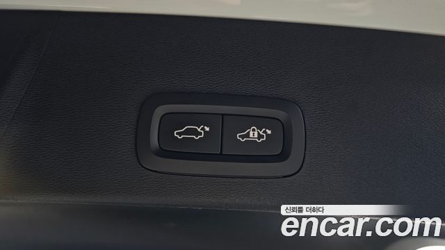 Volvo XC40 2025 — photo 35