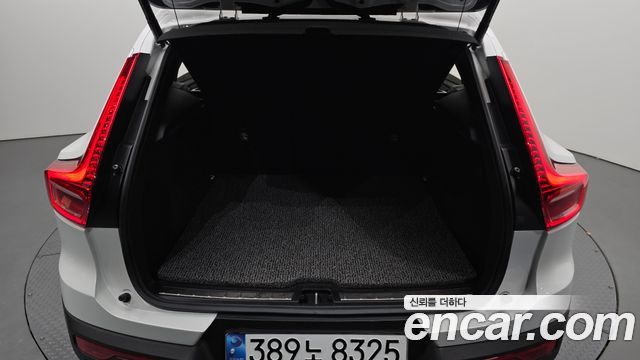 Volvo XC40 2025 — photo 36