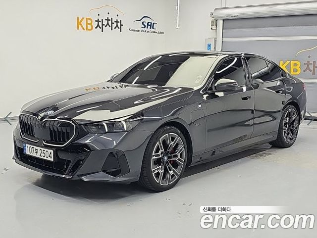 BMW 5-Series 2024 — photo 1