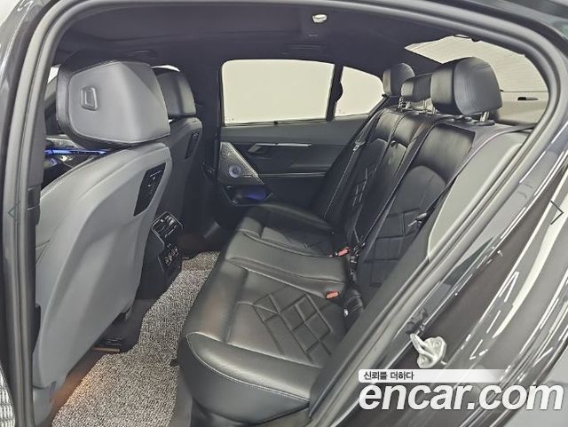 BMW 5-Series 2024 — photo 12