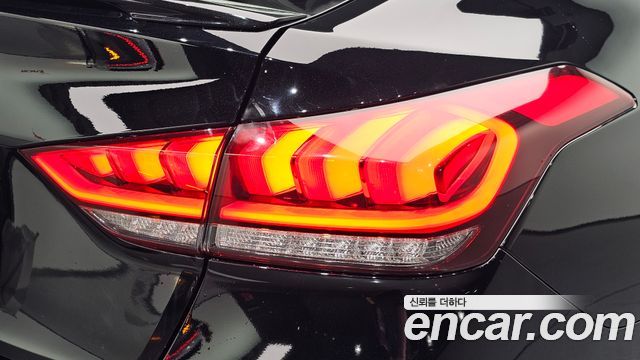 Genesis G80 2017 — photo 9