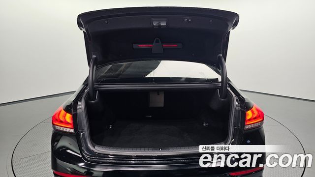 Genesis G80 2017 — photo 38