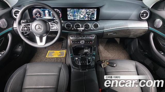 Mercedes-Benz E-Class 2019 — photo 10