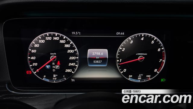 Mercedes-Benz E-Class 2019 — photo 11